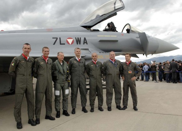 Pilotos de Eurofighter da Áustria na época das primeiras entregas - foto Forças Armadas Austríacas