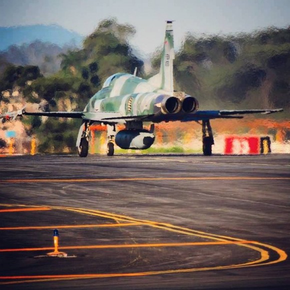 F-5EM armado com míssil Python IV em SBCT - 3