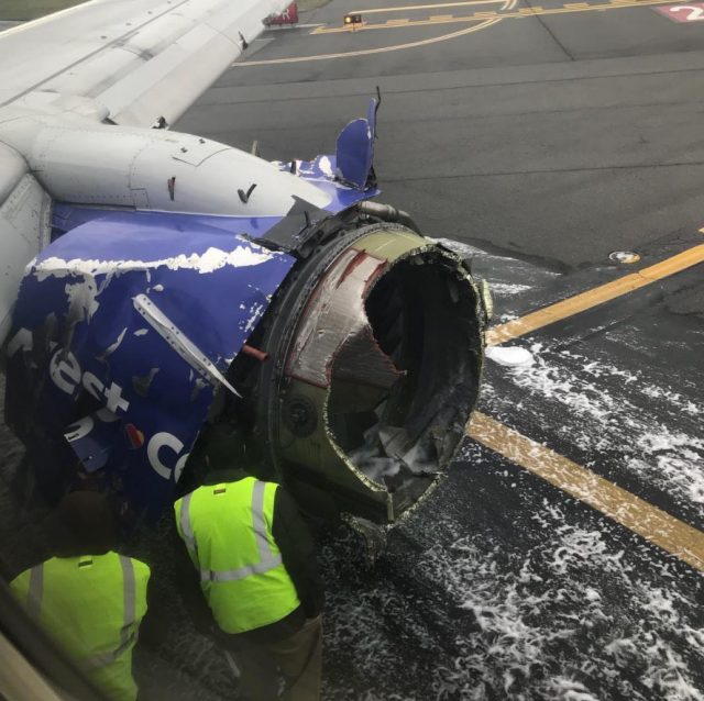 Nervos de aço ex piloto de caça pousa 737 da Southwest após explosão