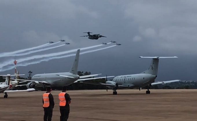 V Deo Chegada Do Kc A Bras Lia Para O Dia Do Aviador Poder A Reo