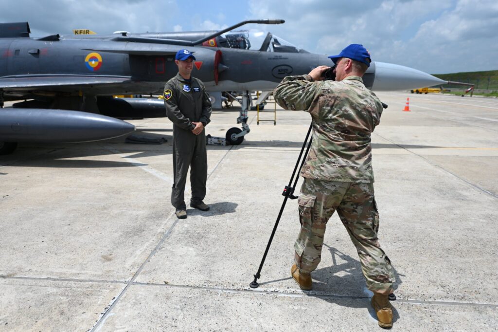 Caças F 16 da Guarda Aérea Nacional da Carolina do Sul participam do