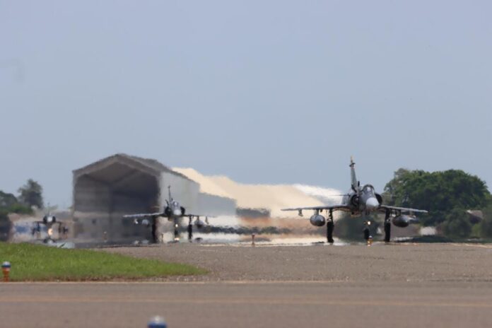 Caças F 16 da Guarda Aérea Nacional da Carolina do Sul participam do