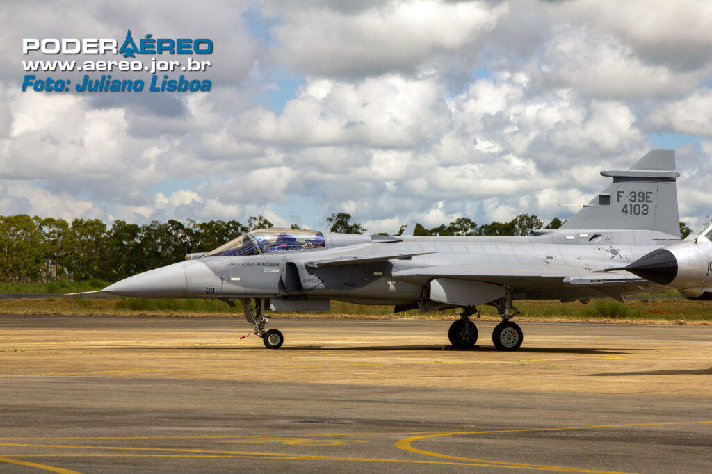 IMAGENS No aniversário da Base Aérea de Anápolis e do 1º GDA caça F