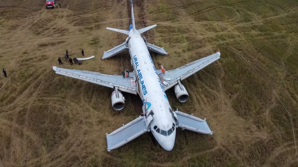 A Da Ural Airlines Realiza Pouso De Emerg Ncia Na Sib Ria Ap S Falha