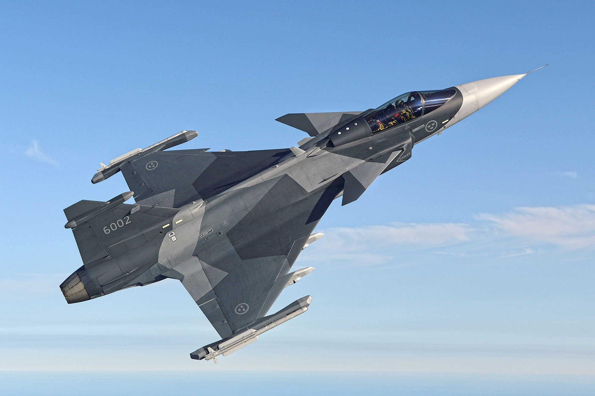 Entrega do primeiro caça JAS 39E Gripen produzido em série à FMV