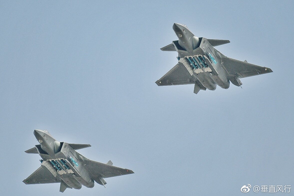 Puricelli firmó un memorando de cooperación con empresa estatal china - FUERZA AEREA CHINA (PLAAF) - Página 7 Ca%C3%A7a-furtivo-J-20-mostra-suas-armas-no-Airshow-China-2018-2