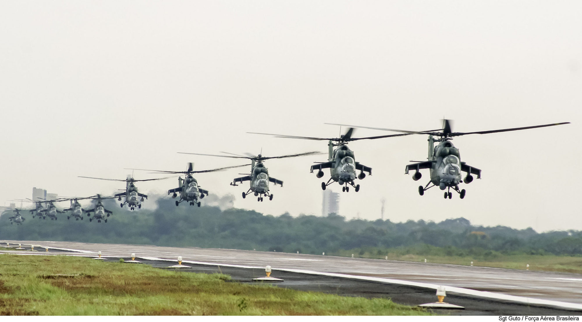 República Tcheca doa helicópteros a Ucrânia » Força Aérea