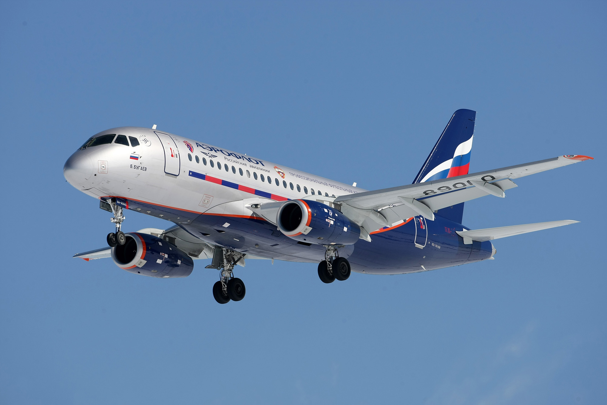 Sukhoi superjet 100 фото