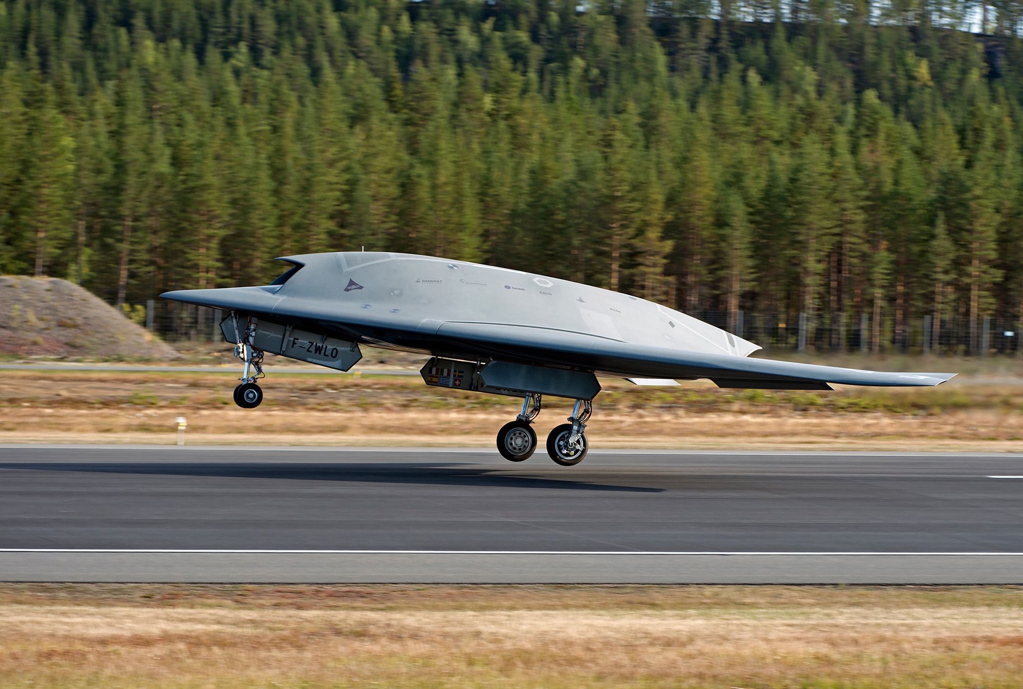 Новгород беспилотник. БПЛА охотник с-70. БПЛА РФ S-70 охотник. Стелс беспилотник. Ударные БПЛА РФ.