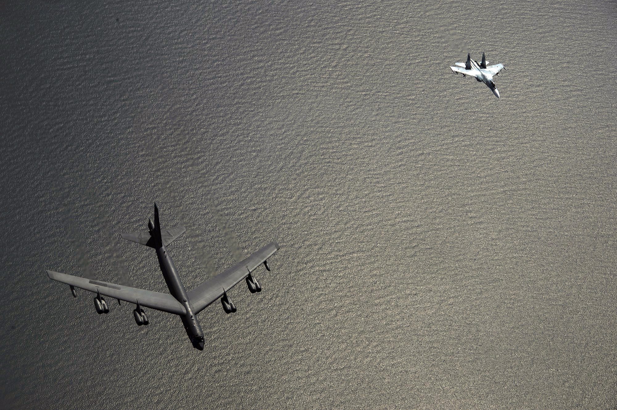 Bombardeiros B-52 E B-1 Interceptados No Báltico Por Caça Su-27 - Poder ...