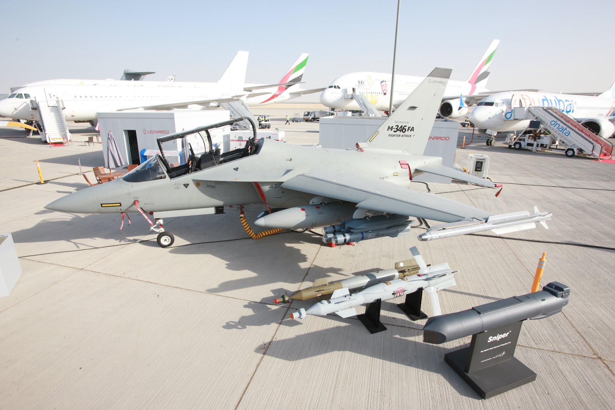 M-346FA da Leonardo estreia no Dubai Airshow 2017 - Poder Aéreo ...