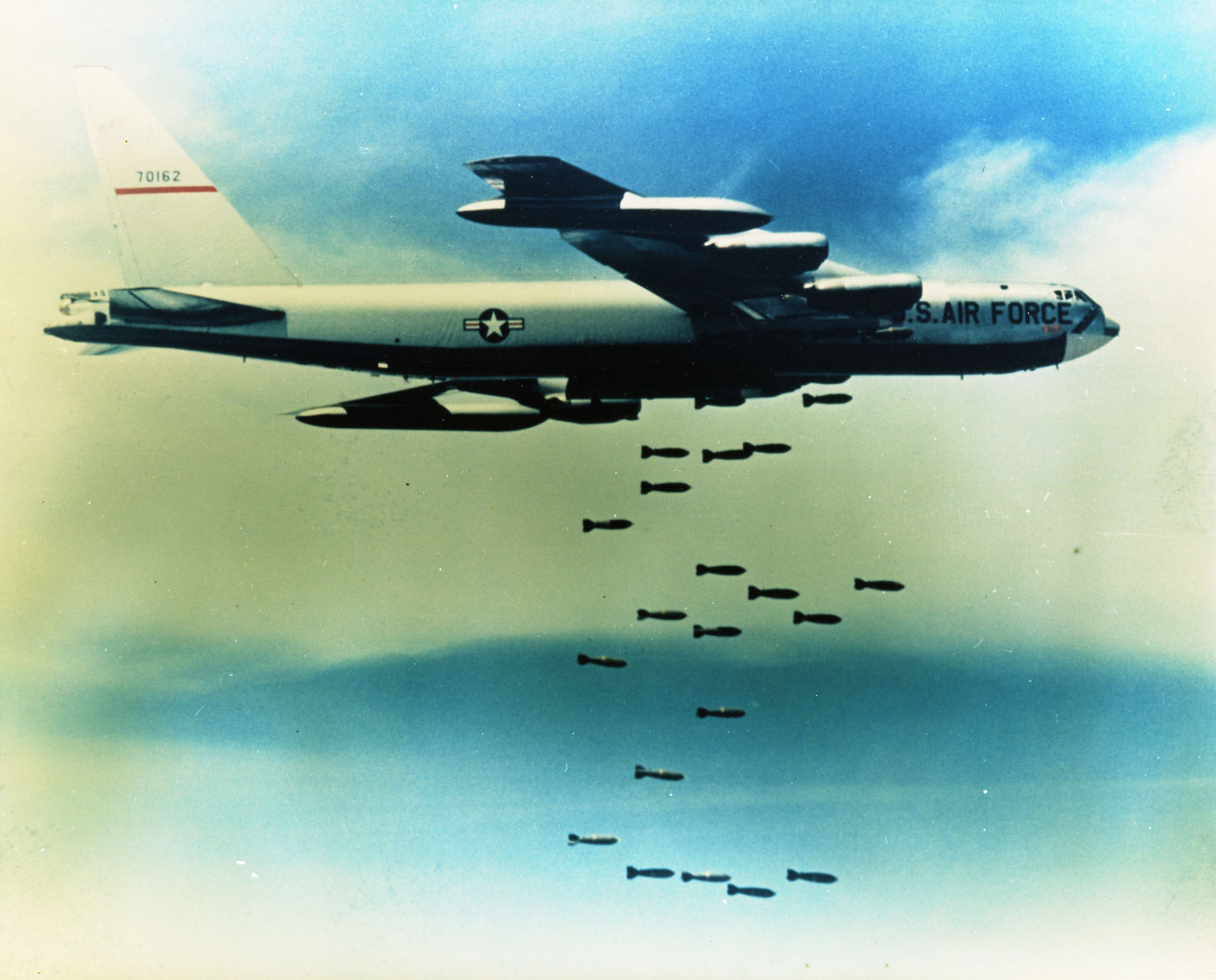 O Bombardeiro Boeing B-52 Na Guerra Do Vietnã - Poder Aéreo – Aviação ...