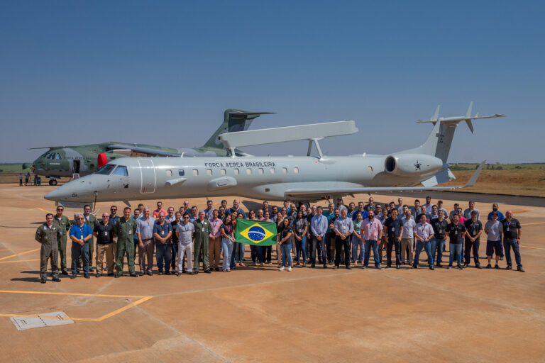 Embraer entrega quinto jato E 99 modernizado à FAB Poder Aéreo Aviação Forças Aéreas