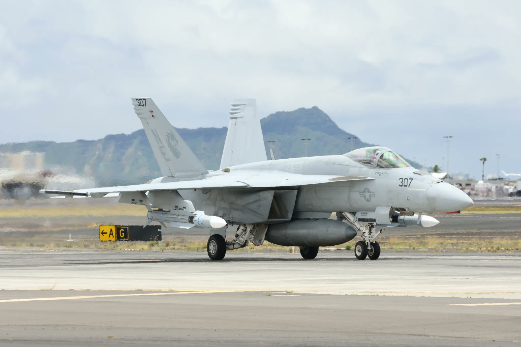 Variante AIM-174 Do Míssil SM-6 No F/A-18E/F Super Hornet Aparece No ...